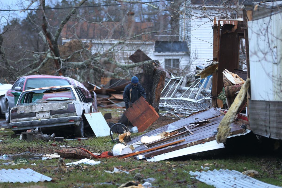 Devastating honored waverly tornadoes responders